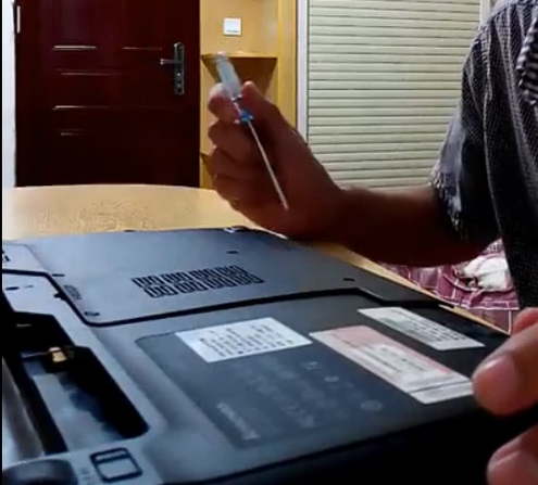 筆記本內(nèi)存條安裝,手把手教你筆記本怎么安裝內(nèi)存條