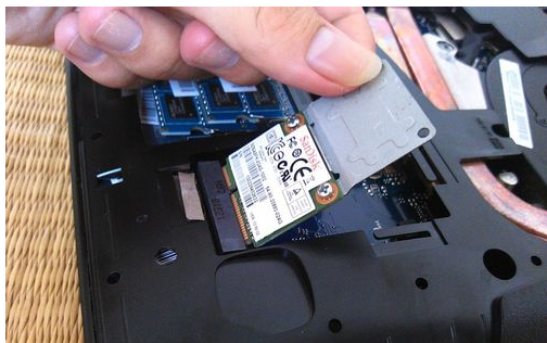 安裝硬盤 安裝硬盤