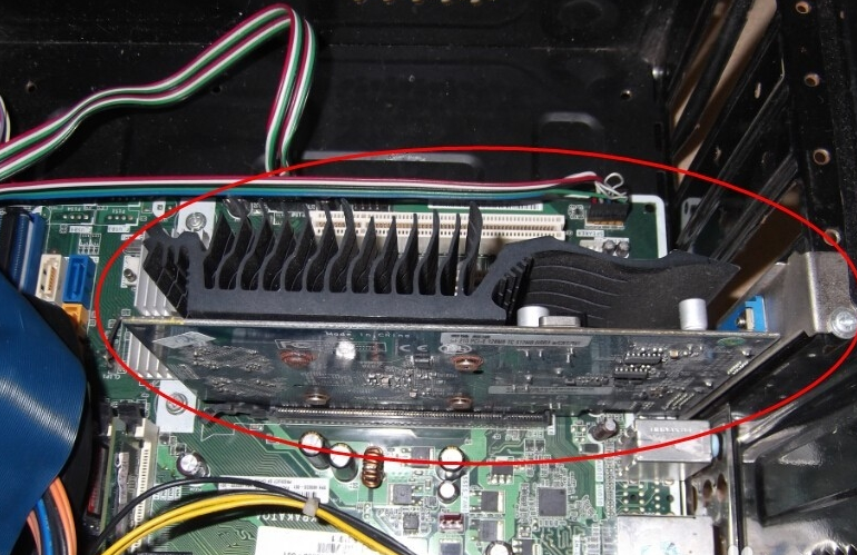 打開電腦機(jī)箱