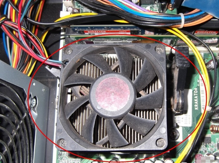 打開電腦機(jī)箱