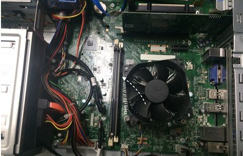 電腦開機(jī)黑屏怎么辦