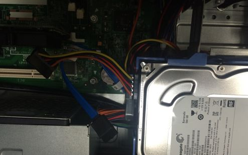 電腦開機(jī)黑屏